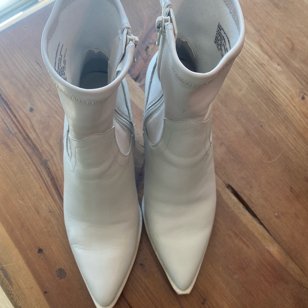 Women’s Steve Madden off white boots, size 8